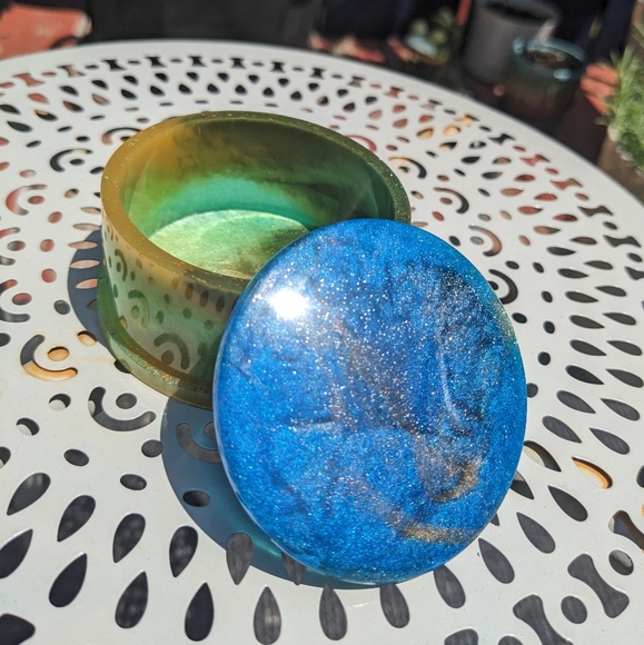 Hand Crafted Accessories - Sparkly Round Box Blue Handmade Resin Art Cute Stash Box Jewelry Box Gift Green